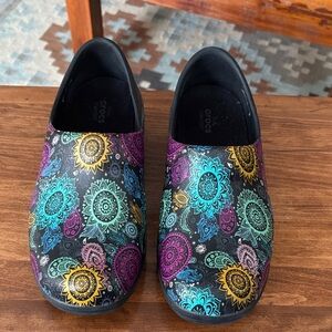 CROCS Women's Multicolor Patterned Mules